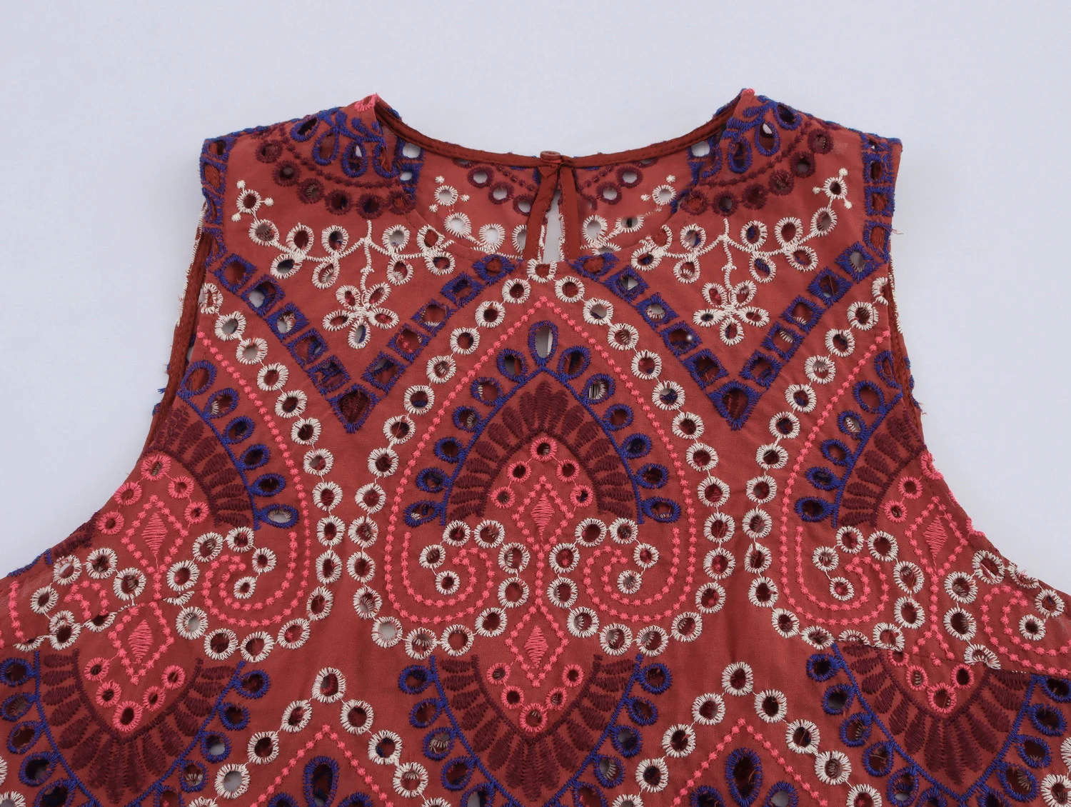 DEEABAE Comfortable Round Neck Sleeveless Top With High Waist Layered Decoration Hollowed Out Embroidery MIDI Skirt - Image 5