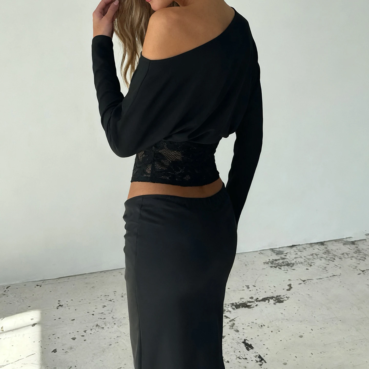 SUCHCUTE Elegant Off-Shoulder Lace-Trimmed Waist-Defining Top Retro Streetwear Solid Long-Sleeve T-Shirt For Women Spring-Summer - Image 6