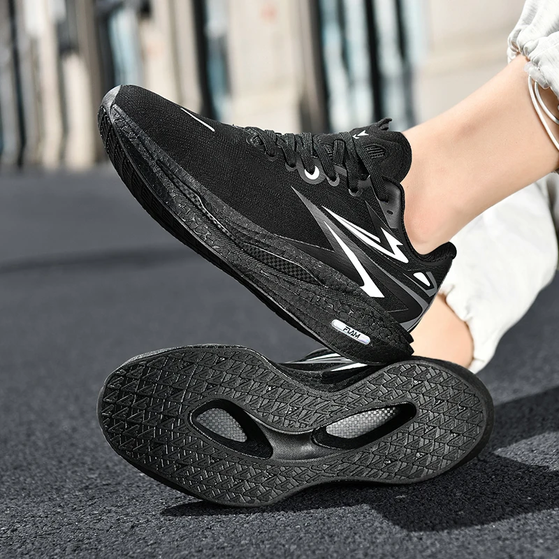 Running shoes for Outdoor use, Fashionable for Both Men and Women, Comfortable and Breathable sports and Casual shoes. black 10