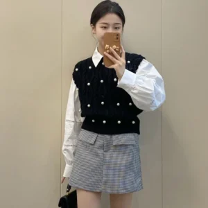 Round O Neck Vest Ladies Sweaters Cute Black Kawaii Knitted Top for Women Autumn Winter 2025 New Knitwear Jumper Modern Fashion