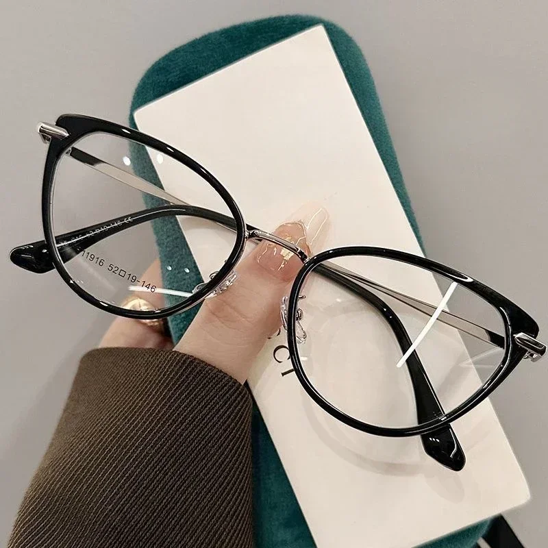 2025 Fashion Cat Eye Photochromic Myopia Glasses for Women Outdoor Color Changing UV Protection Sunglasses Near Sight Eyeglasses - Image 4