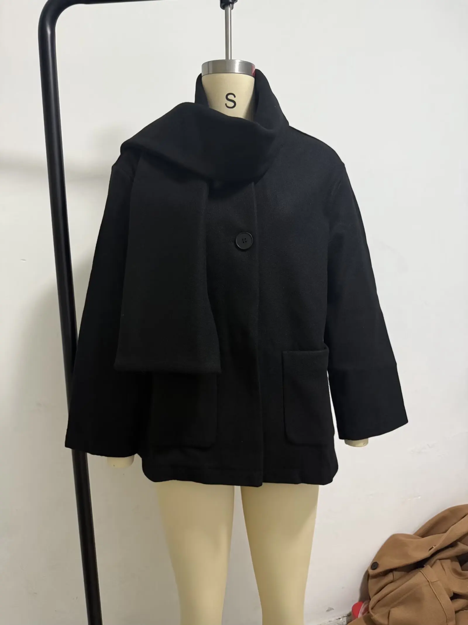 Woman‘s Coat 2025 Autumn Black Woolen Cardigan With Scarf Long Sleeve Crop Coat Chaqueta Casual Ropa De Mujer Street Outwear - Image 3